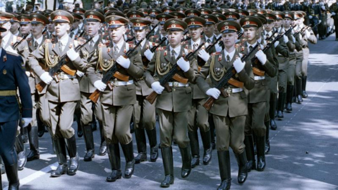 Ilustrasi tentara Rusia di Jerman Timur, 1994.