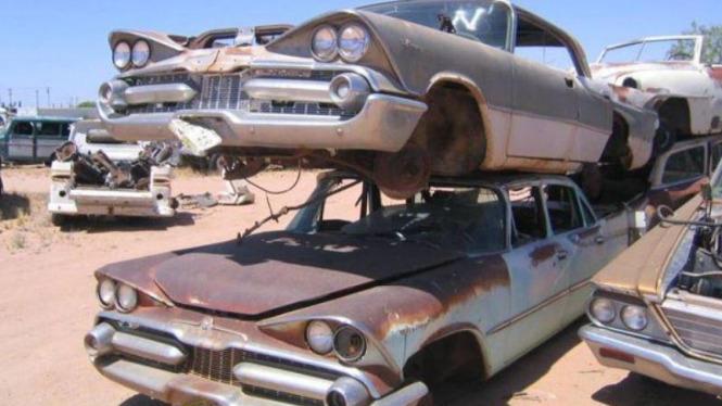 Kuburan mobil antik di Arizona, Amerika Serikat.