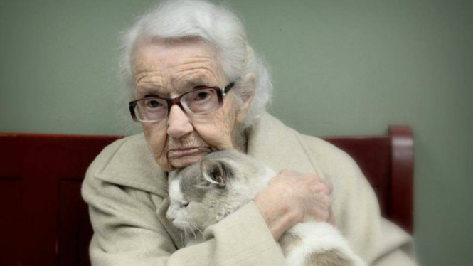 Nenek 102 Tahun dan Kucing