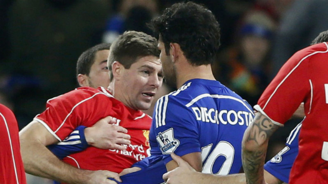 Pertikaian antara Diego Costa (kanan) dan Steven Gerrard