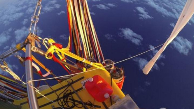 Dua pilot berusaha pecahkan rekor penerbangan balon helium