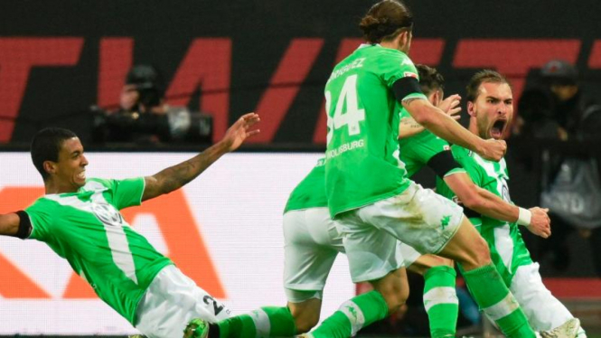 Para pemain Wolfsburg merayakan gol ke gawang Bayern Munich