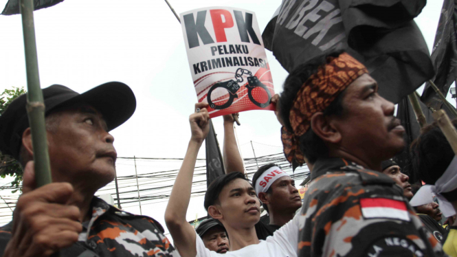 Dukung Budi Gunawan, Ratusan Orang Demo di Depan Pengadilan 