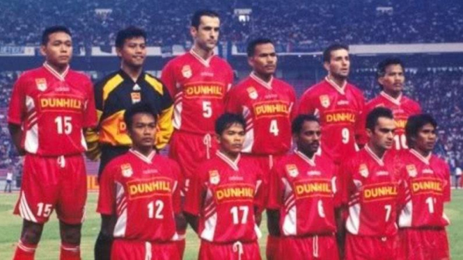 Skuat Pelita Jaya Jakarta pada laga pembukaan Liga Indonesia I