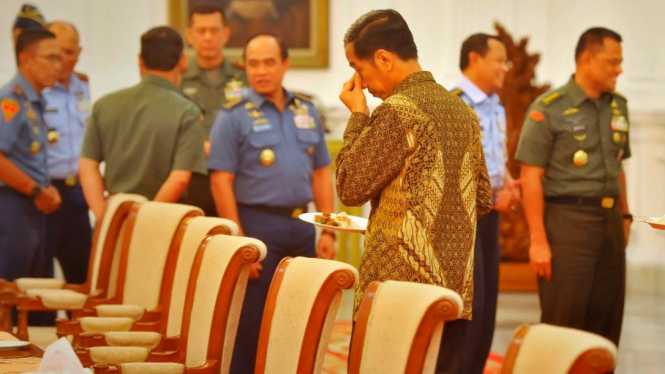 Presiden Joko Widodo bersama para petinggi jenderal TNI