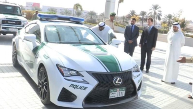 Dua mobil patroli baru kepolisian Dubai.