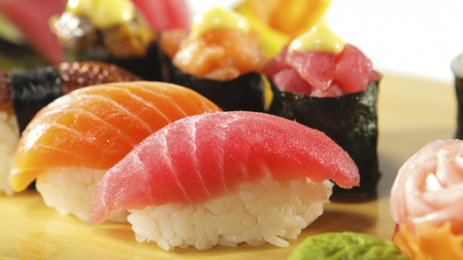 Sushi tidak baik jika dikonsumsi secara berlebihan.