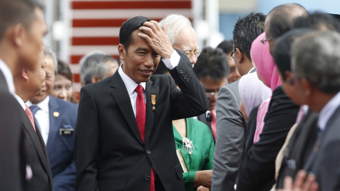Presiden Indonesia Joko Widodo saat tiba di Malaysia