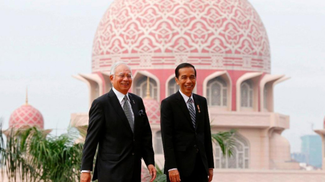Presiden Joko Widodo dan PM Malaysia Najib Razak di Putrajaya