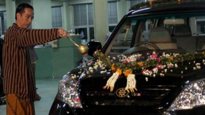 Jokowi dan mobil Esemka saat menjabat Wali Kota Solo