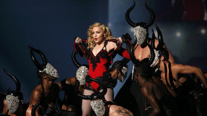Madonna Mengguncang Panggung Grammy Award ke-52