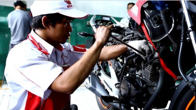 Biaya Servis Motor Di Bengkel Resmi Mana Yang Lebih Murah