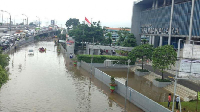 Banjir.