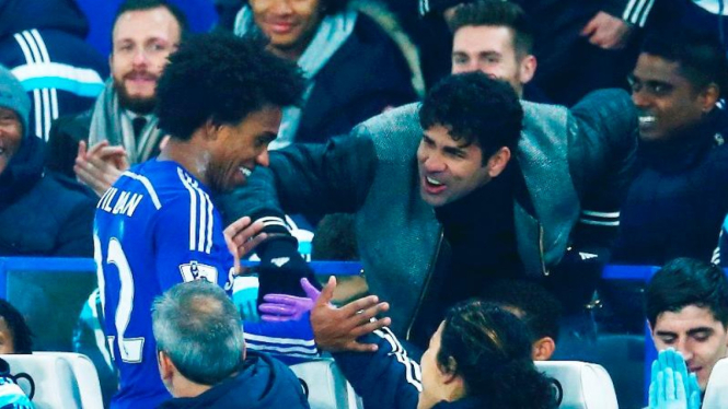 Striker Chelsea, Diego Costa memberi ucapan selamat kepada Willian