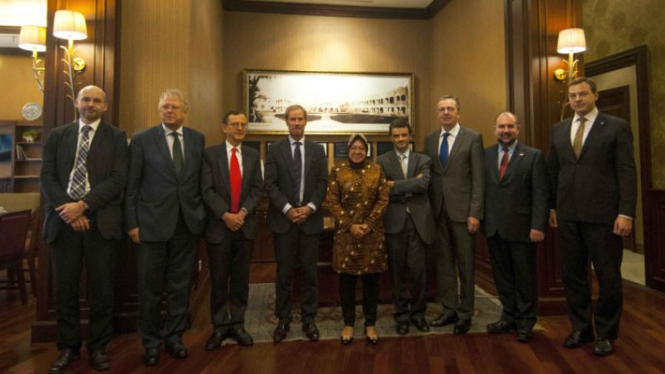 Walikota Surabaya Tri Rismaharini bersama Duta Besar Eropa