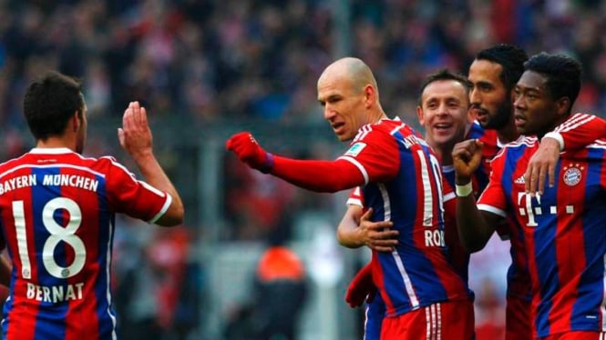 Para pemain Bayern merayakan gol
