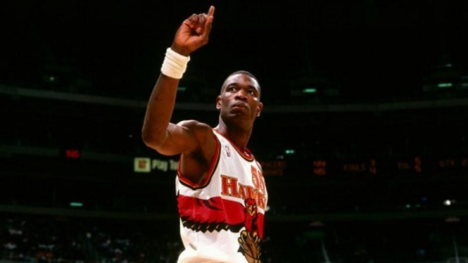 Legenda NBA, Dikembe Mutombo, saat membela Atlanta Hawks