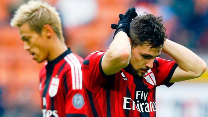 Dua pemain AC Milan, Mattia Destro dan Keisuke Honda