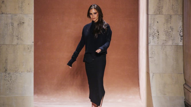 Rancangan Busana Victoria Becham di New York Fashion Week 2015