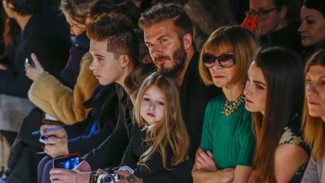 David Beckham Saksikan Pagelaran Busana Istrinya