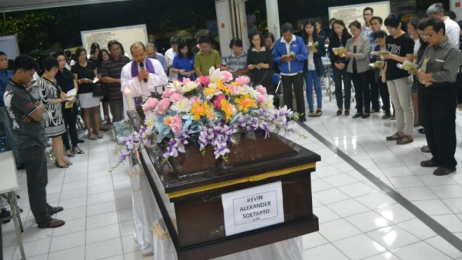 Suasana pemakaman korban AirAsia QZ8501 di Kota Malang