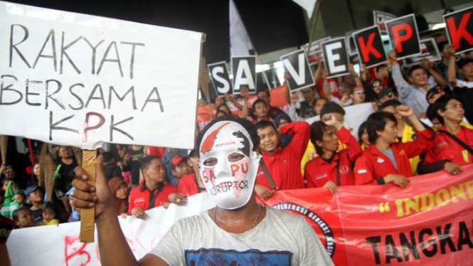 Wajah Megawati Disapu saat Demo di KPK