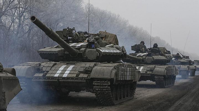 Tank-tank Ukraina di kota Debaltseve