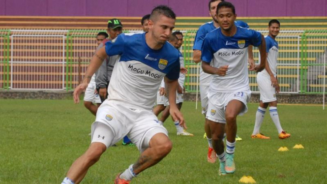 Pemain-pemain asing Persib Bandung ketika tengah jalani seleksi.