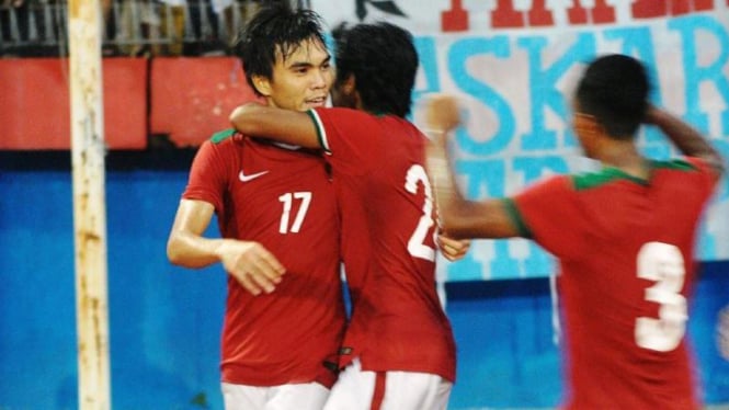 Paulo Sitanggang (17) usai mencetak gol ke gawang Malaysia U-23