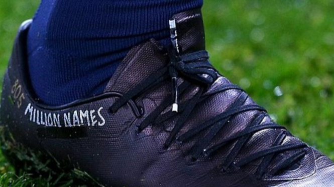 Sepatu khusus Ibrahimovic.
