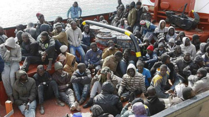 Kapal migran dari Libya tiba di Italia