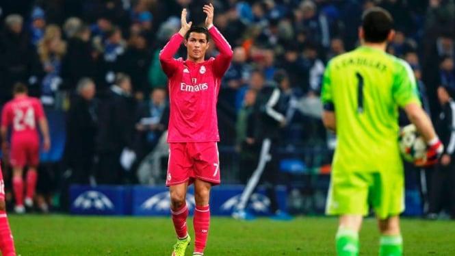 Cristiano Ronaldo usai pertandingan antara Schalke 04 dan Real Madrid