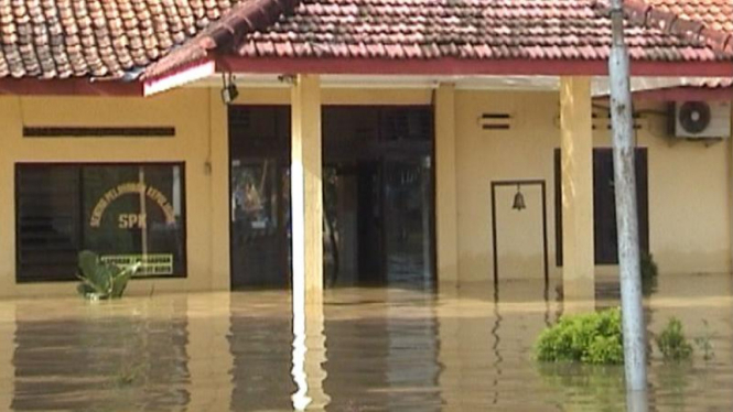 Jombang Banjir, Sekolah hingga Kantor Polisi Terendam