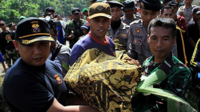 Ilustrasi/Jenazah korban banjir bandang di Madiun, Jawa Timur.