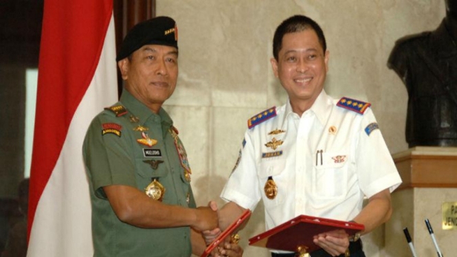 Panglima TNI Jenderal Moeldoko dan Menhub Ignasius Jonan