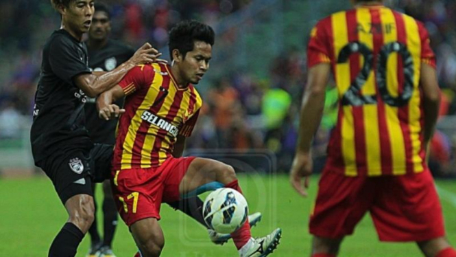 Pemain Selangor FA, Andik Vermansyah, saat hadapi JDT