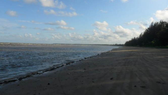 Pesona Keindahan Pantai Ambalat Samboja Viva