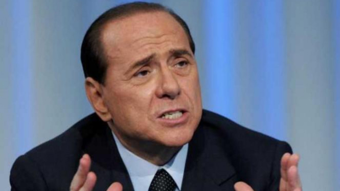 Silvio Berlusconi dulu cuma penyanyi kafe