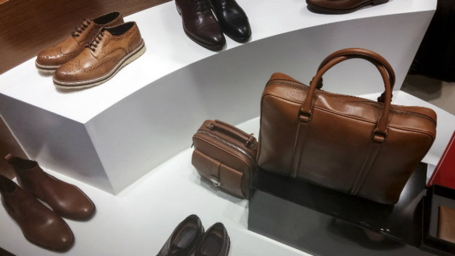 Ilustrasi tas dan sepatu pria
