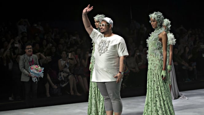 Koleksi Ivan Gunawan di Indonesia Fashion Week 2015