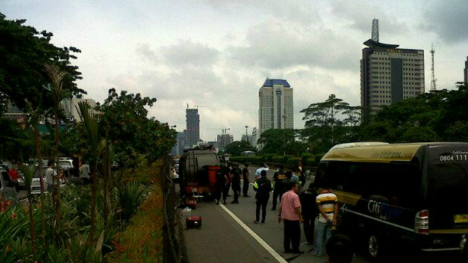 Kardus mencurigakan di Tol Semanggi