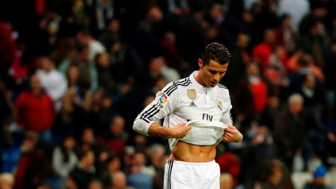 Pemain Real Madrid, Cristiano Ronaldo, saat gagal cetak gol.