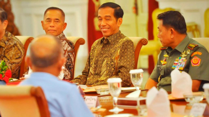Presiden Joko Widodo saat bersama para petinggi TNI