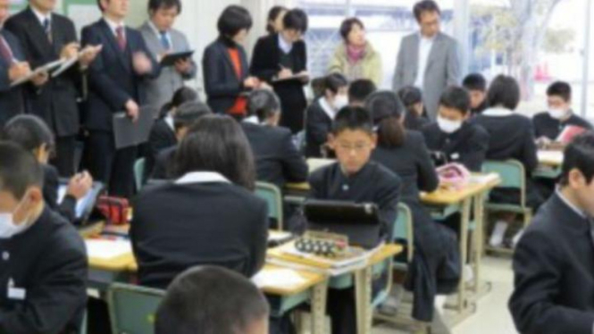 Ilustrasi kegiatan belajar di Jepang