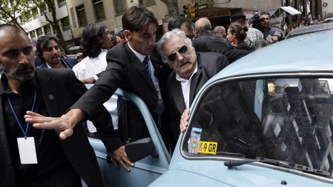 Jose Mujica Serahkan Kekuasaanya Kepada Tabare Vazquez