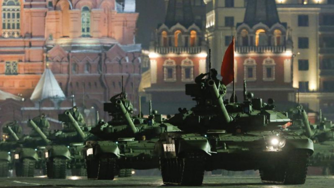 Parade Tank T-4 Armata.