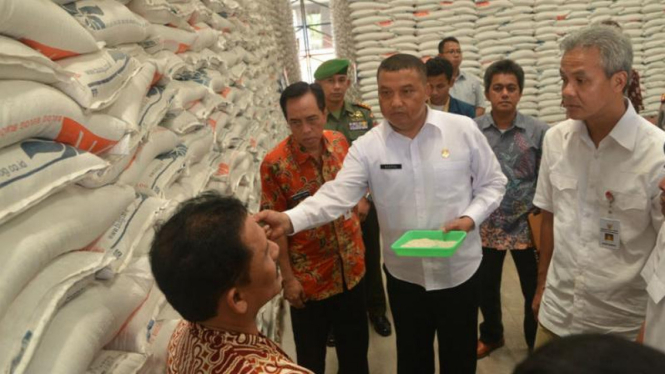 Gubernur Jateng Temukan 248 Ton Beras Bulog Rusak