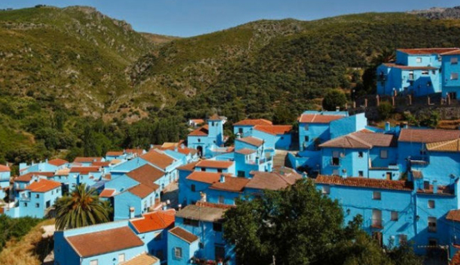 Desa Smurf di Spanyol.