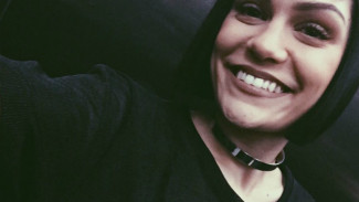Tips Jitu Warna Lipstik Tahan Lama ala Jessie J