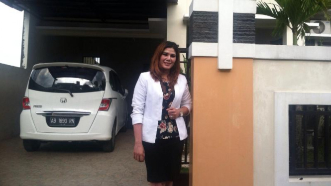 Wina Lia, sang penjual rumah yang bisa dinikahi, Senin (9/3/2015)